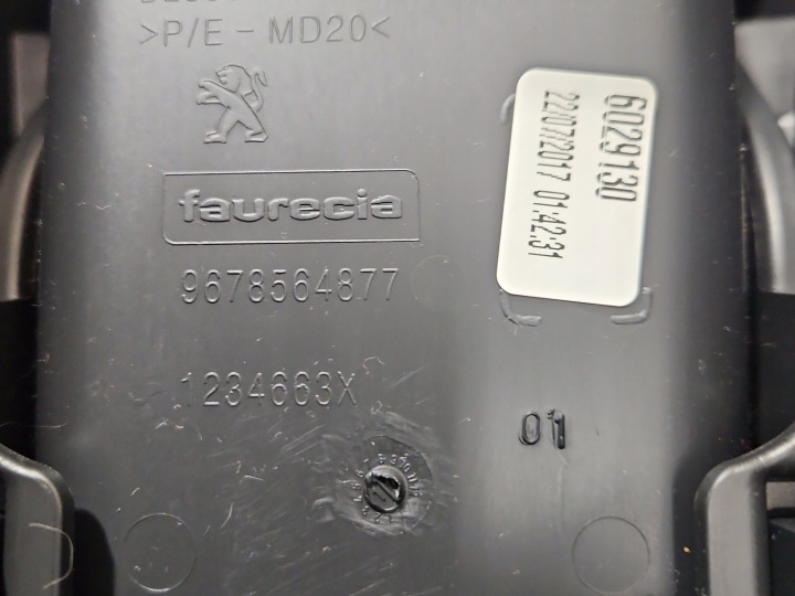 ACCOUDOIR TUNNEL PEUGEOT 2008 I 13-19 9678564877 EUROPE