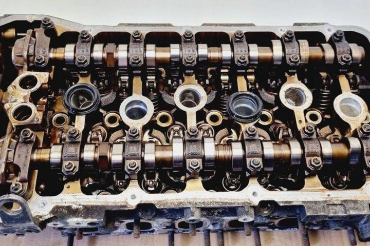CULASSE MOTEUR BENTLEY CONTINENTAL FLYING PIGNON (3W_) 07C103374Q 6.0L