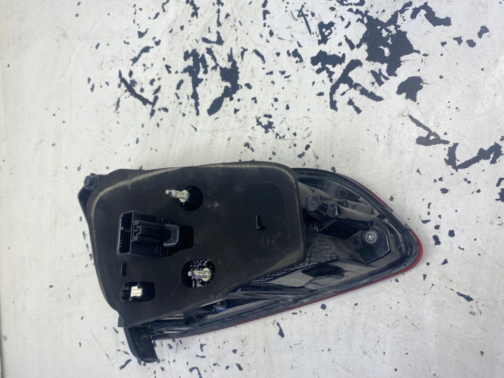 VW GOLF VII LIFT PHARE DROIT ARRIÈRE DANS COUVERCLE DE COFFRE LED 5G0945094AG
