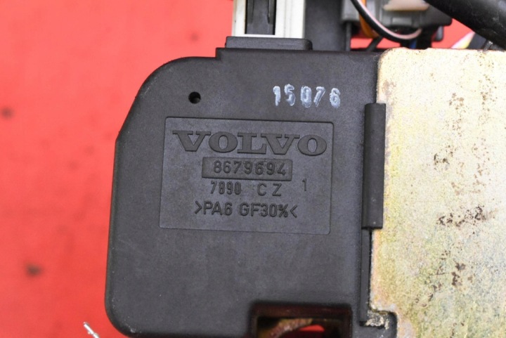 SERRURE COUVERCLES DE COFFRE ARRIÈRE COUVERCLES DE COFFRE 8679694 VOLVO S60 1 I BERLINE LIFT 04-09
