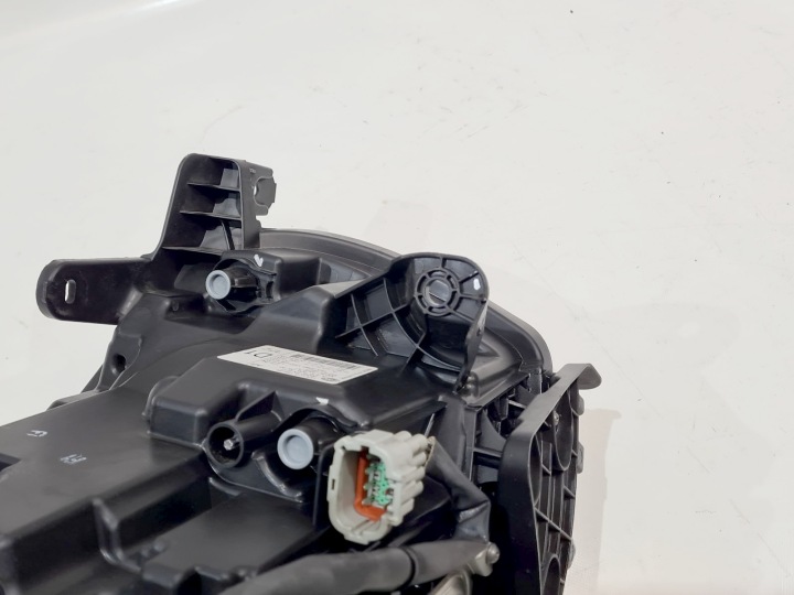MERCEDES X CLASSE PHARE GAUCHE COMPLET LED PERFOMANCE A4709060800