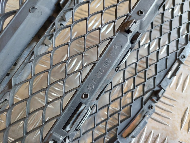 MERCEDES C W205 GRILLE CALANDRE PARE-CHOCS