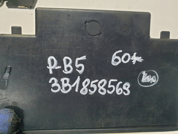 POIGNÉE SUR GODET CUP HOLDER VW PASSAT B5 3B1858569