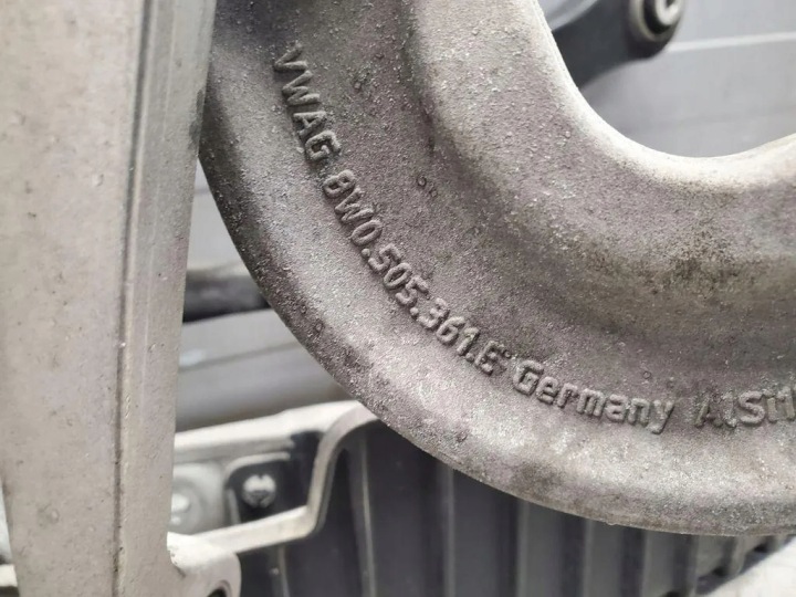 AUDI A4 S4 B9 8W 2021 ARRIÈRE CÔTÉ GAUCHE AMORTISSEUR