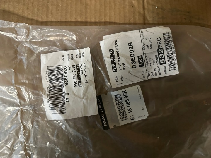 DACIA DUSTER II BOUCHON PARE-CHOCS AVANT GAUCHE I DROITE