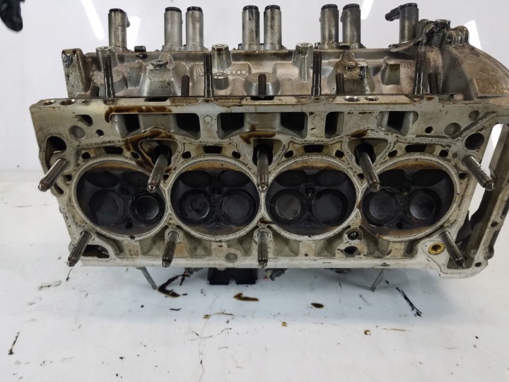 CULASSE COUVERCLE DE SOUPAPES AUDI A4 B8 1.8 TFSI 06H103373K