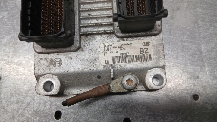 ORDINATEUR MOTEUR OPEL CORSA C 1.2B 01R 09115112BZ