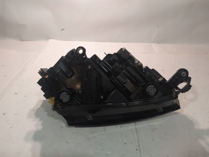 PHARE GAUCHE AVANT SKODA SCALA ENDOMMAGÉE