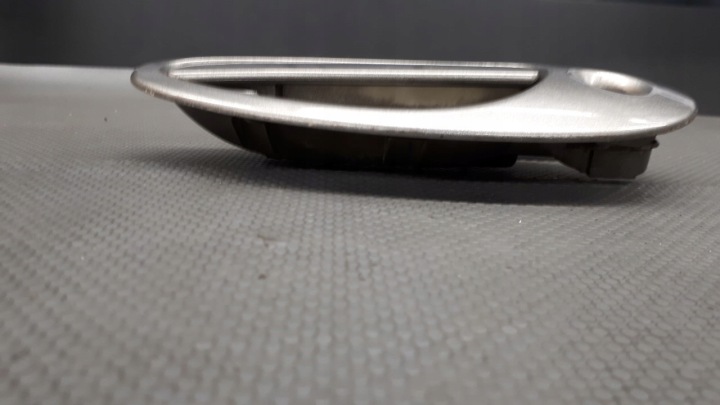 24737-E POIGNÉE GAUCHE AVANT CHRYSLER 300M ARGENTÉ