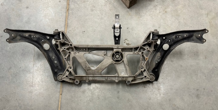 CHÂSSIS CHÂSSIS AVANT AUDI A3 GOLF 8 5WA199369A PARFAIT