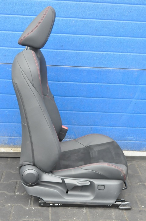 TOYOTA YARIS IV JOINT INTÉRIEUR SIÈGES BANQUETTE ARRIÈRE CARDAN CUIR GR ANGLAIS