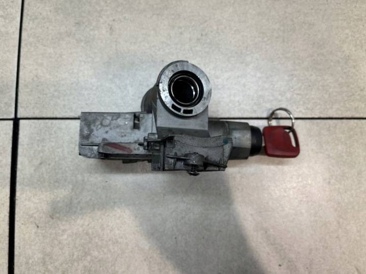 CONTACTEUR D'ALLUMAGE CLÉ VW SHARAN 1.9 TDI PO12106