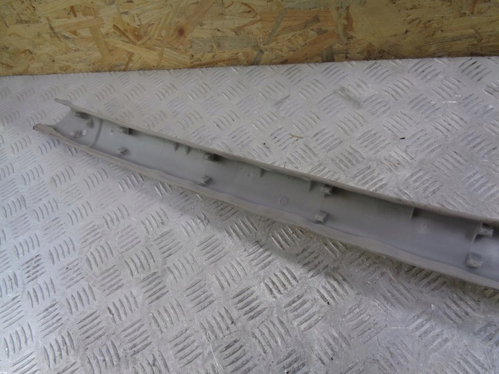 PROTECTION DROITE MONTANTS AVANT A CITROEN C4 PICASSO II 2013- 9677054577