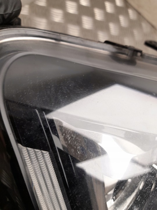 PHARE AVANT VOLKSWAGEN AMAROK PLATEFORME CHÂSSIS 2017 AVEC DROITE 2H3941