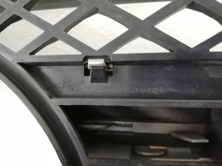 MERCEDES B-KLASA W246 11- GRILLE CALANDRE A2468880260