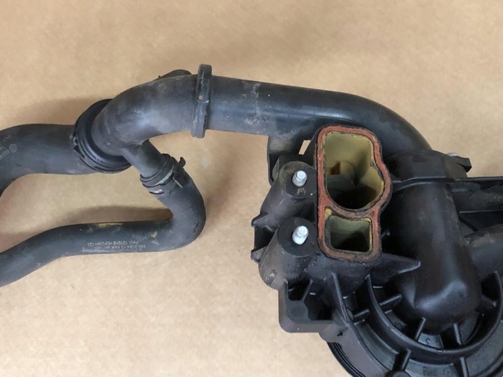 POMPE TUYAU TUYAU EAU MERCEDES W212 A65120001
