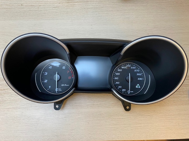 DASHBOARD ALFA ROMEO GIULIA Q/2.9 EUROPE 2019 7