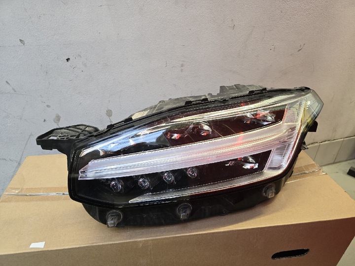 VOLVO XC 90 II LAMP FRONT LEFT 31655814 