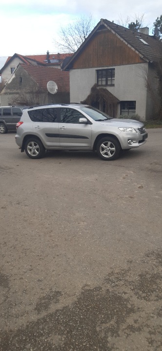 TOYOTA RAV 4 DIESEL 2,2  2010 AN PROD ARGENT ROUES D'ÉTÉ I D'HIVER photo 1 - milautoparts-fr.ukrlive.com