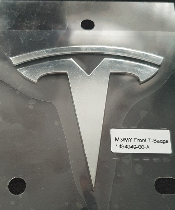 EMBLEMA TESLA 