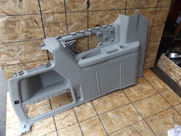 фото №1, Боковина оббивка зад chrysler voyager 08-15 carava