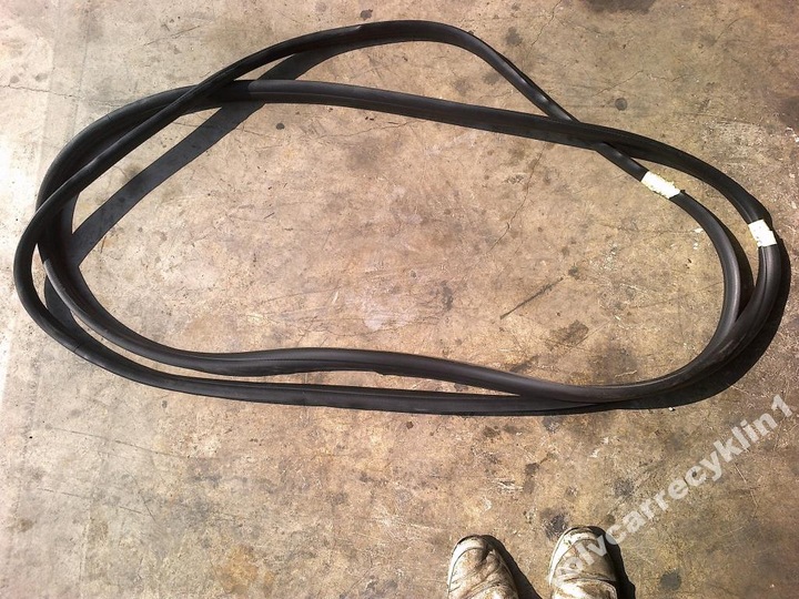 фото №1, Volvo s60 прокладка отверстие дверь задняя левая правая