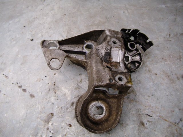 фото №1, A6 c5 2.5 tdi / b5 fl лапи крепление 4b0199352b