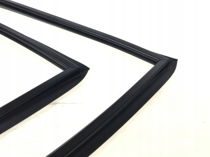 фото №3, Corolla e12 02-07 прокладка стекло зад кузовная