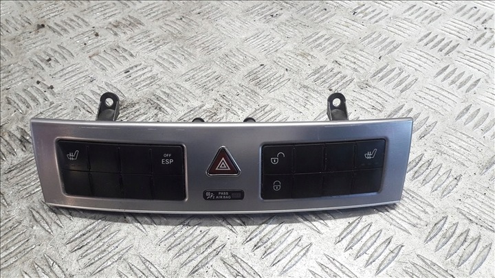 фото №1, Mercedes w203 панель аварійних 2038702910