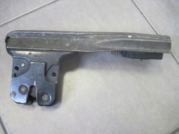 фото №1, Замок задней крышки audi tt 8n0827505b