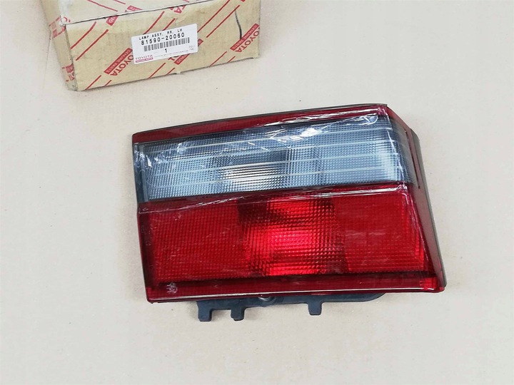 фото №10, Carina e 92-05 sedan лампа зад крышка багажника lew