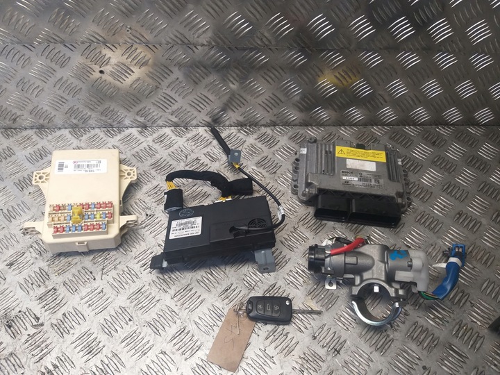 фото №1, Hyundai i30 набір стартовий комп'ютер 39113-2a461