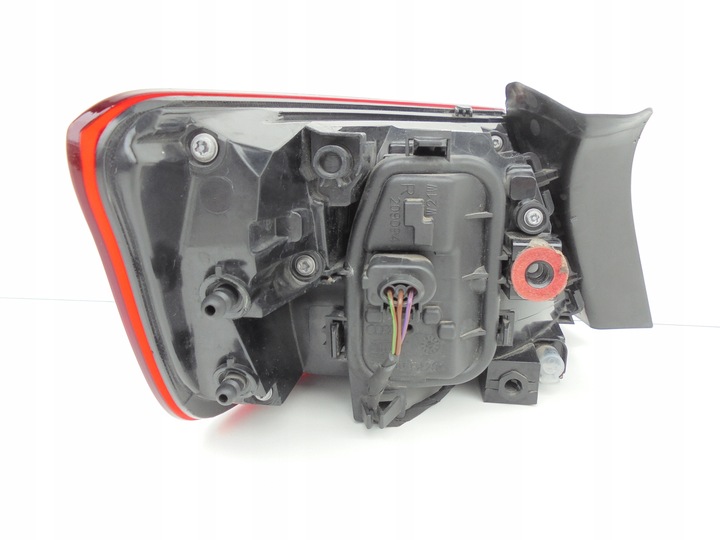 фото №8, Audi оригинальный номер 8v4945070 лампа задняя p