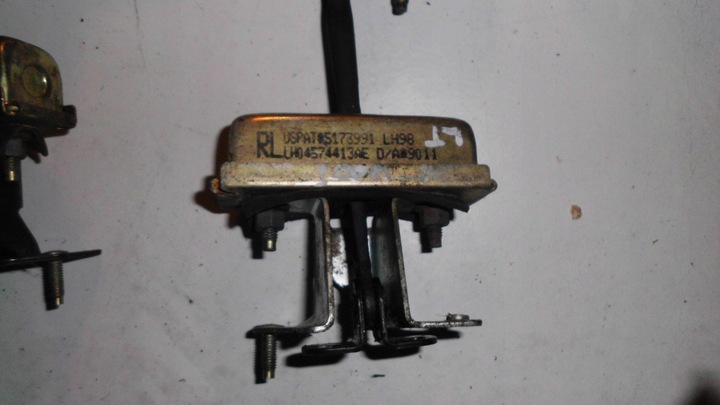 фото №6, Chrysler 300m ограничитель дверь правые зад задний правые