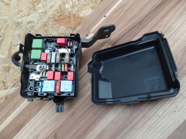 фото №1, Citroen c-elysee 1,6 vti коробка предохранителей