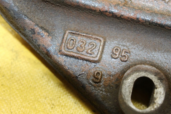 фото №6, Кронштейн насоса впрыскивающая vw t4 2.4 d 074130147
