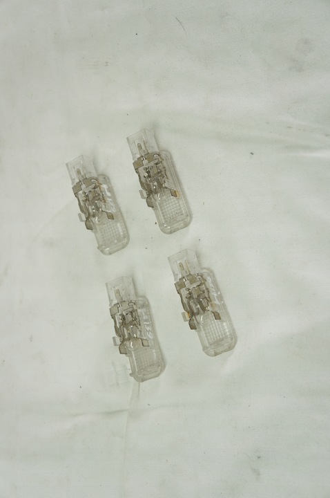 фото №6, Audi a6c5 лампа освітлення обшивка біла