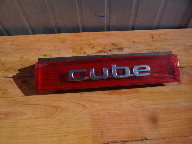 фото №1, Nissan cube 2011 накладка планка емблема зад org