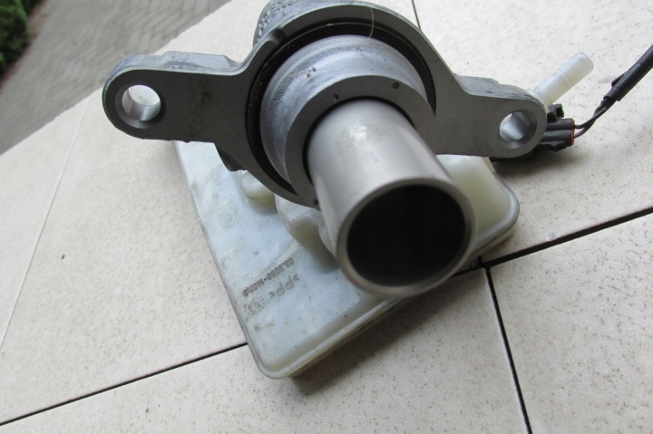 фото №8, Главный тормозной цилиндр ford focus mk3 av61-2140j 2012
