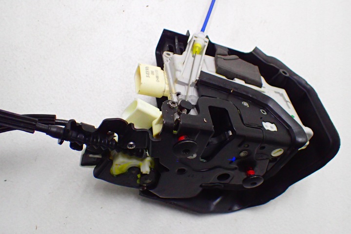 фото №15, ^^ audi a8 4h d4 замки натягувачі двері kpl 4f0837060