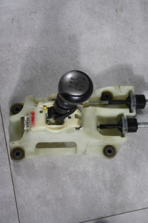 фото №5, Hyundai i30 2.0 crdi домкрат тросы изменения коробки передач