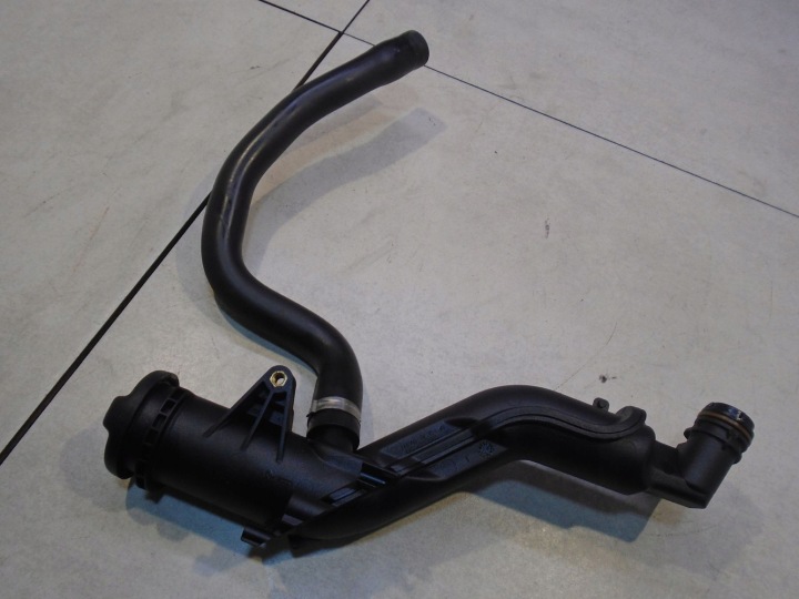 фото №6, Заливна горловина масла peugeot 407 2.0 hdi 9654733980