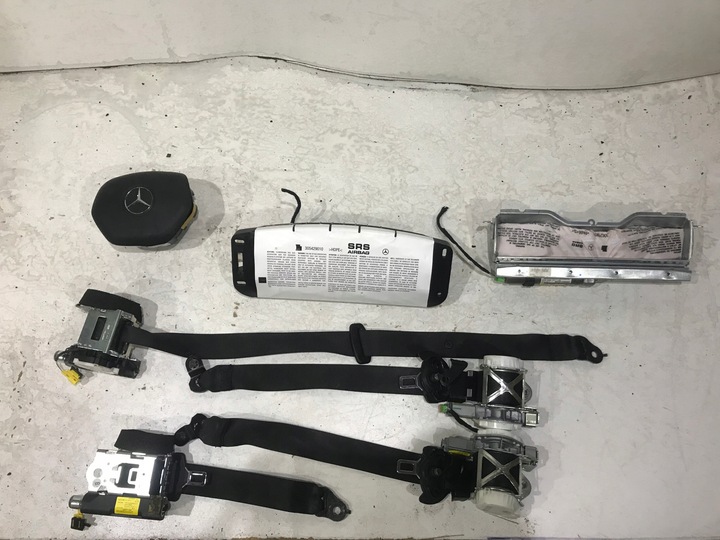 фото №5, Mercedes w 204 рестайлинг панель консоль подушка безопасности подушки ремни оригинал демонтаж