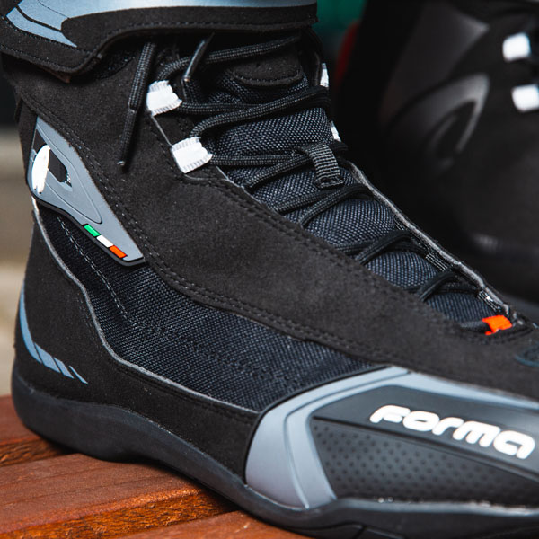 forma viper boots