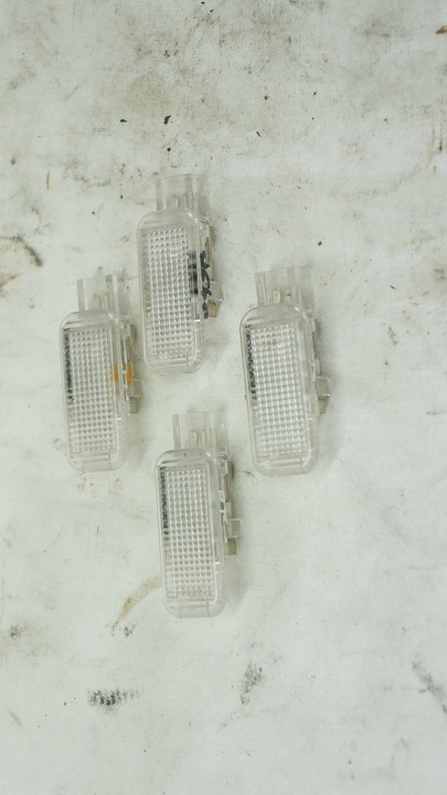 фото №1, Audi a6c5 лампа освітлення обшивка біла