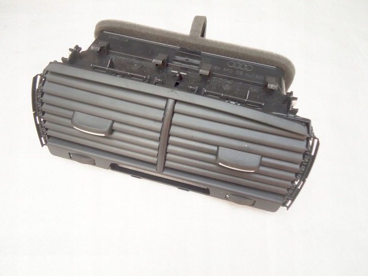 фото №1, Audi q7 решётка воздуховод 4l0820951 оригинал