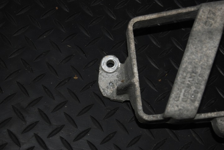 фото №8, Кріплення компресора audi a8 d3 3.0 tdi 4e0616869d