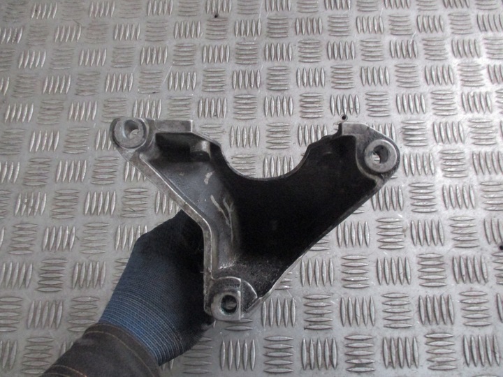 фото №5, Лапи двигателя правая audi a4 b6 2.0 b 8e0199351