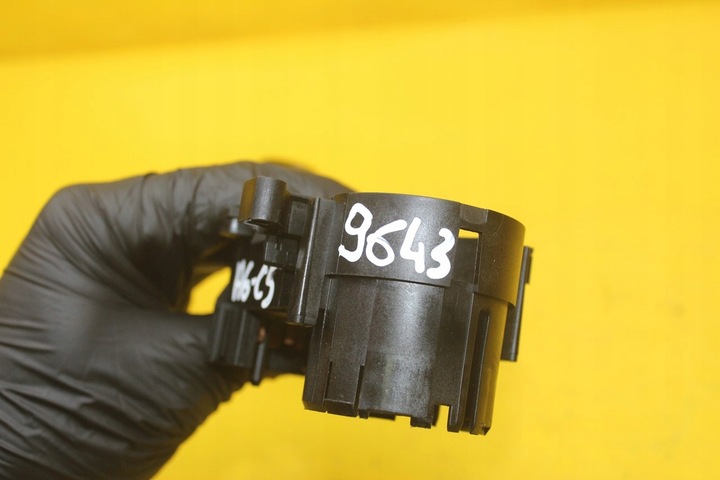 фото №7, Кермовий/підкермовий перемикач поворотів audi a6 c5 8l0953513g