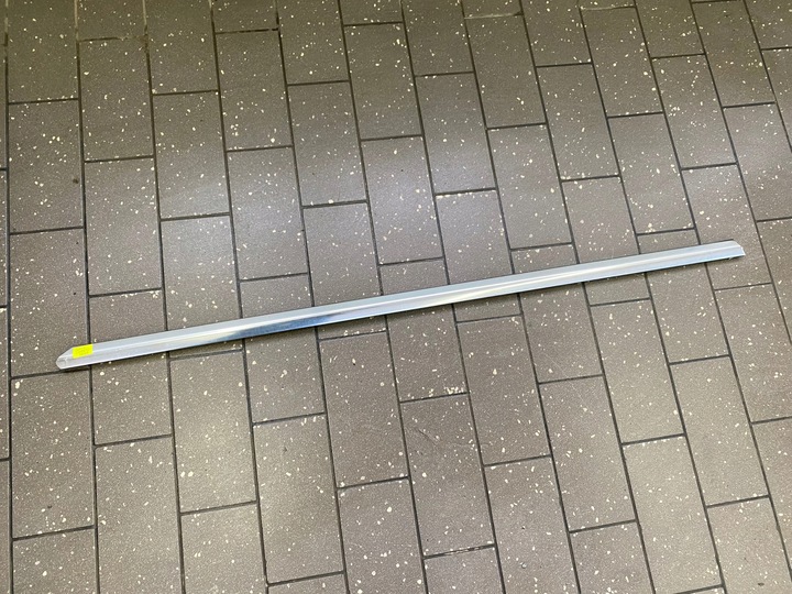 фото №1, Планка дверь уплотнитель стекла левая mercedes w207 cabrio